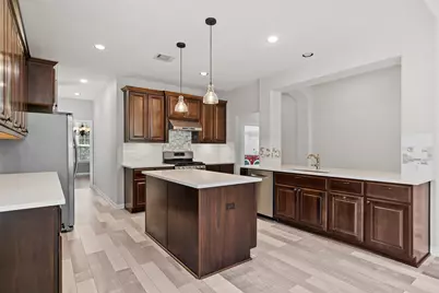 187 N Vershire Circle, The Woodlands, TX 77354 - Photo 2