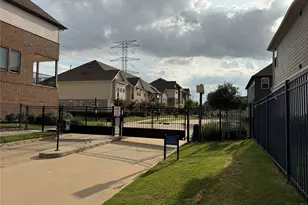 18225 Crystal Knoll Dr, Cypress, TX 77433 - Photo 10