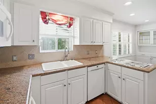 10822 Lasso Ln, Houston, TX 77079 - Photo 8