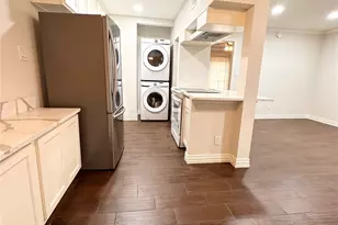 8935 Gaylord St, Houston, TX 77024 - Photo 6
