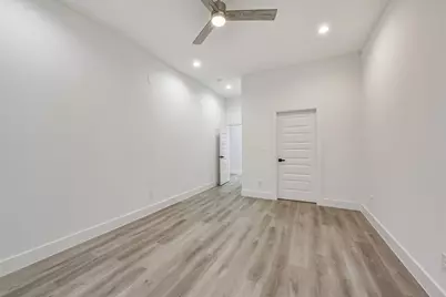 613 Melbourne Street, Houston, TX 77022 - Photo 32