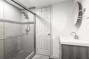 2306 Addison Rd, Houston, TX 77030 - Photo 6