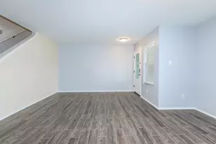 302 Falling Pine Dr, Conroe, TX 77304 - Photo 4