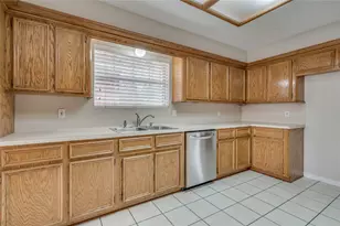 2460 Pebblebrook Cir, Conroe, TX 77384 - Photo 12