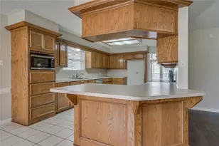 2460 Pebblebrook Cir, Conroe, TX 77384 - Photo 10