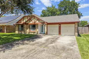 2790 Pinewood Dr, League City, TX 77573 - Photo 2