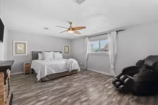 218 Barracuda St, Bayou Vista, TX 77563 - Photo 16