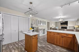 218 Barracuda St, Bayou Vista, TX 77563 - Photo 8