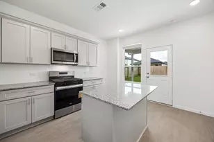 610 Amber Fls Dr, Montgomery, TX 77356 - Photo 8