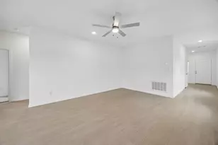 610 Amber Fls Dr, Montgomery, TX 77356 - Photo 4