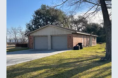 7309 S Railroad Avenue, Hitchcock, TX 77563 - Photo 2