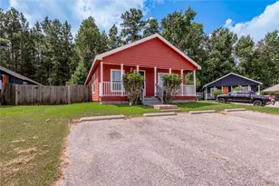 144 Varsity Dr, Huntsville, TX 77340 - Photo 2