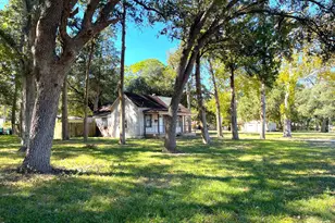 6211 Gresham St, Wallis, TX 77485 - Photo 12