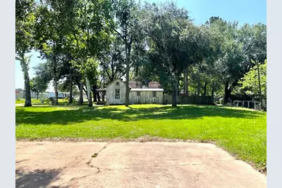 6211 Gresham Street, Wallis, TX 77485 - Photo 16