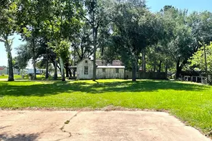 6211 Gresham St, Wallis, TX 77485 - Photo 16