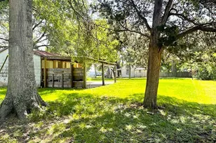 6211 Gresham St, Wallis, TX 77485 - Photo 14