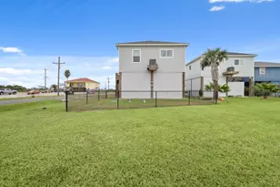 991 Seadrift Dr, Port Bolivar, TX 77650 - Photo 32