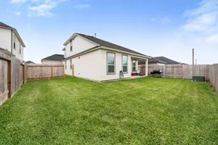 3303 Falling Brk Dr, Baytown, TX 77521 - Photo 18
