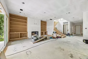 1050 W 42nd St, Houston, TX 77018 - Photo 4
