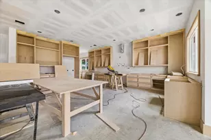 1050 W 42nd St, Houston, TX 77018 - Photo 6