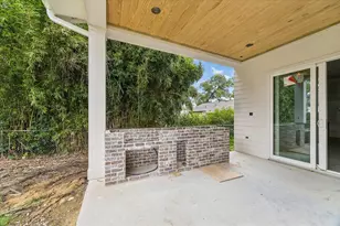 1050 W 42nd St, Houston, TX 77018 - Photo 26