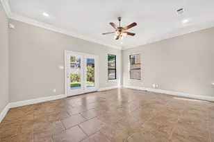 5930 Kiam St, Houston, TX 77007 - Photo 16