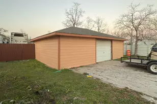 15917 De Zavalla Rd, Channelview, TX 77530 - Photo 2