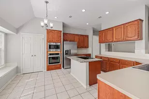 215 Bristol Bend Cir, The Woodlands, TX 77382 - Photo 8