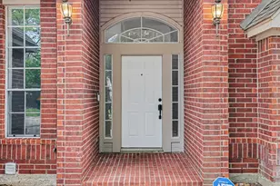 215 Bristol Bend Cir, The Woodlands, TX 77382 - Photo 2