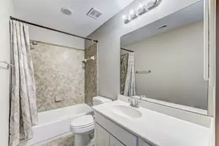 6027 Falling Briar Lane, Sugar Land, TX 77479 - Photo 40