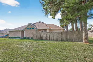 2026 Que Manor Dr, Houston, TX 77090 - Photo 8