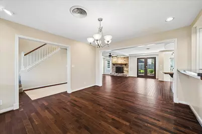 13811 Woodthorpe Lane, Houston, TX 77079 - Photo 10