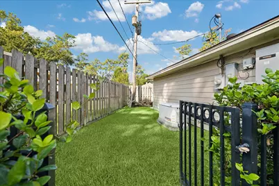 13811 Woodthorpe Lane, Houston, TX 77079 - Photo 30