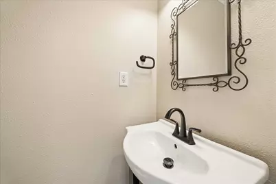13811 Woodthorpe Lane, Houston, TX 77079 - Photo 18