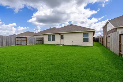 9815 Bellwick Hollow Court, Baytown, TX 77521 - Photo 22