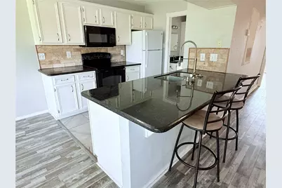 418 Garland Drive #203, Lake Jackson, TX 77566 - Photo 2