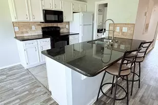 418 Garland Dr, Lake Jackson, TX 77566 - Photo 2