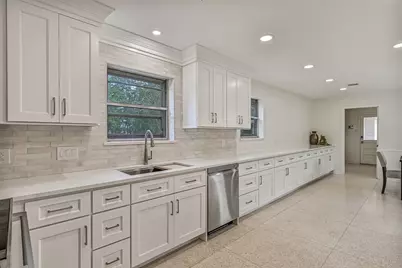 304 Chester Drive, Friendswood, TX 77546 - Photo 14