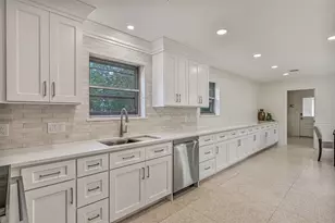 304 Chester Dr, Friendswood, TX 77546 - Photo 14