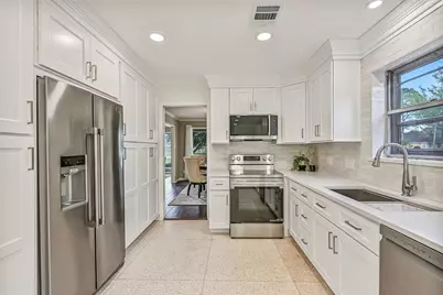 304 Chester Drive, Friendswood, TX 77546 - Photo 12