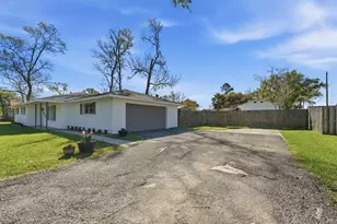 3010 Michaelis Ln, Baytown, TX 77521 - Photo 10