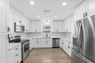 3010 Michaelis Ln, Baytown, TX 77521 - Photo 16