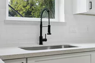 301 Cartersville St, Houston, TX 77029 - Photo 4