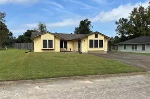 306 Live Oak St, Silsbee, TX 77656 - Photo 1