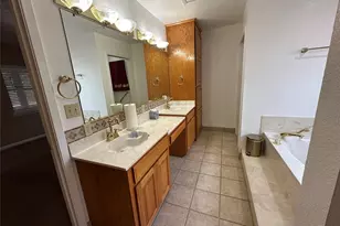 306 Live Oak St, Silsbee, TX 77656 - Photo 8