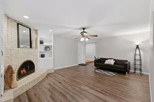 16319 Mill Point Dr, Houston, TX 77059 - Photo 12
