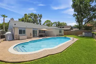 16319 Mill Point Dr, Houston, TX 77059 - Photo 26