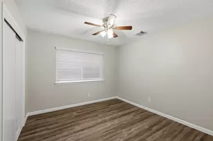 16319 Mill Point Dr, Houston, TX 77059 - Photo 24