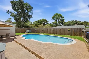 16319 Mill Point Dr, Houston, TX 77059 - Photo 2