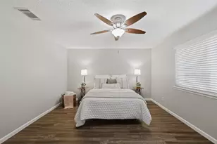 16319 Mill Point Dr, Houston, TX 77059 - Photo 16